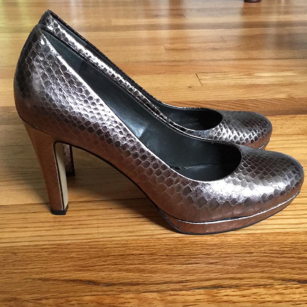 Franco Sarto pewter metallic leather pumps